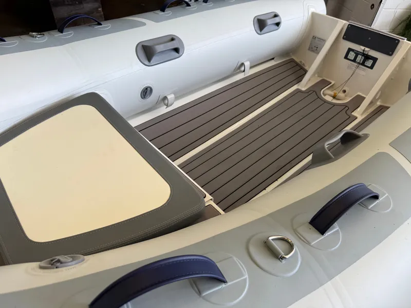 Slide: The Image of Highfield Ultra Lite 310FD 2024 - 7