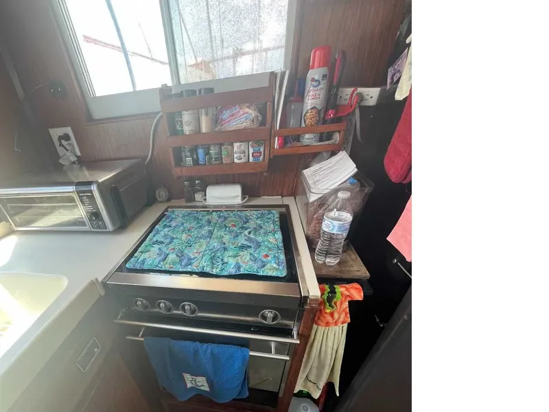 Slide: The Image of Hatteras 42 Cockpit Motor Yacht 1980 - 10