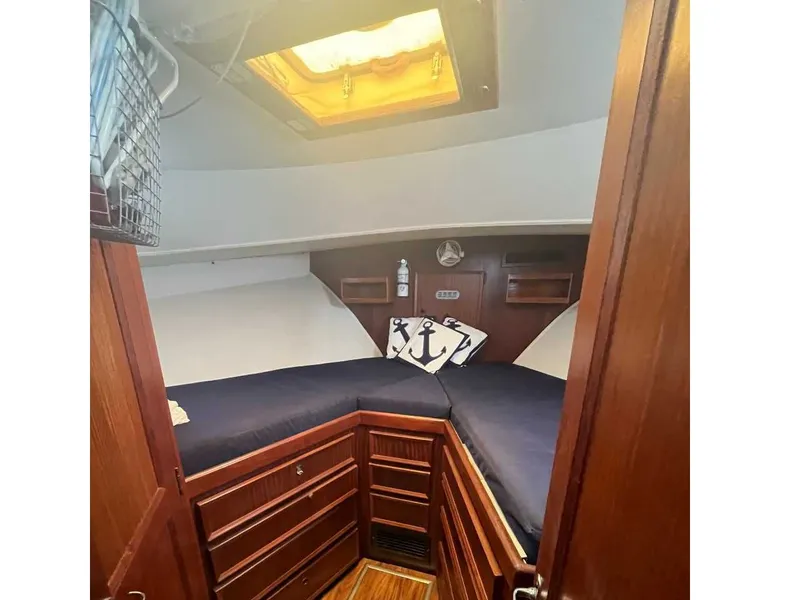 Slide: The Image of Hatteras 42 Cockpit Motor Yacht 1980 - 19