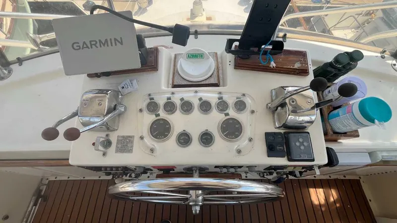 Slide: The Image of Hatteras 42 Cockpit Motor Yacht 1980 - 24