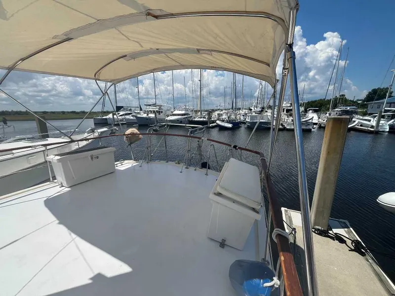 Slide: The Image of Hatteras 42 Cockpit Motor Yacht 1980 - 27