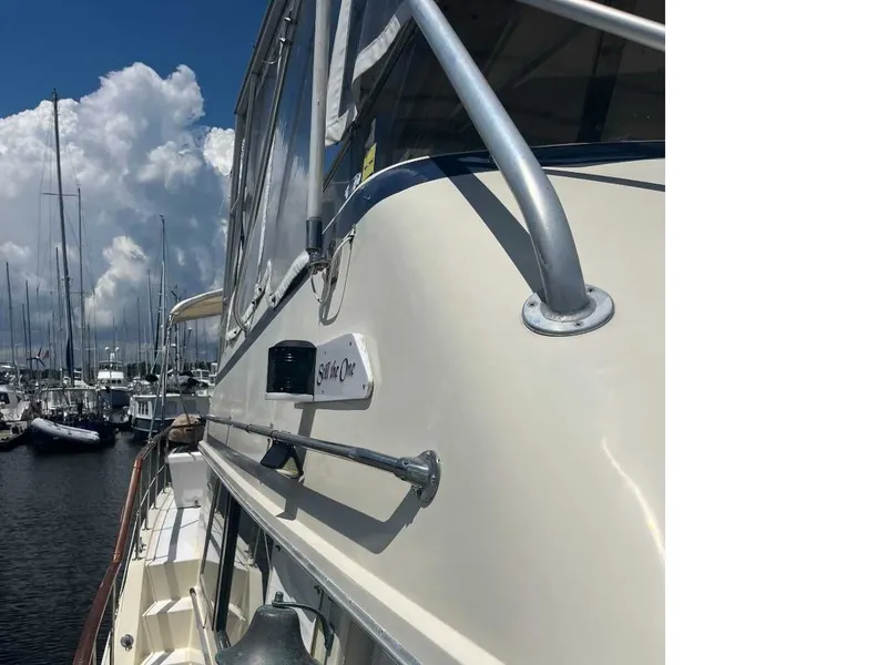 Slide: The Image of Hatteras 42 Cockpit Motor Yacht 1980 - 30