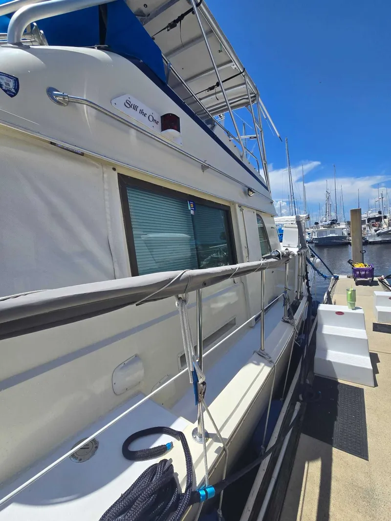 Slide: The Image of Hatteras 42 Cockpit Motor Yacht 1980 - 34