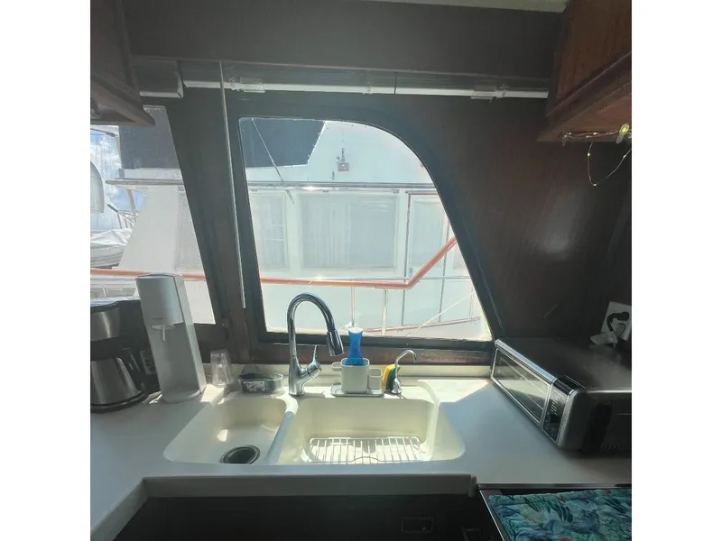 Slide: The Image of Hatteras 42 Cockpit Motor Yacht 1980 - 9