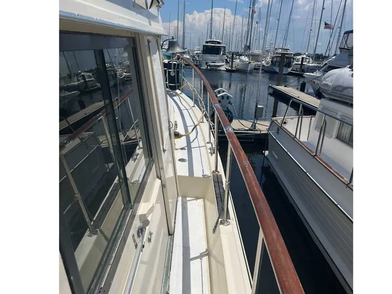 Slide: The Image of Hatteras 42 Long Range Cruiser 1980 - 29