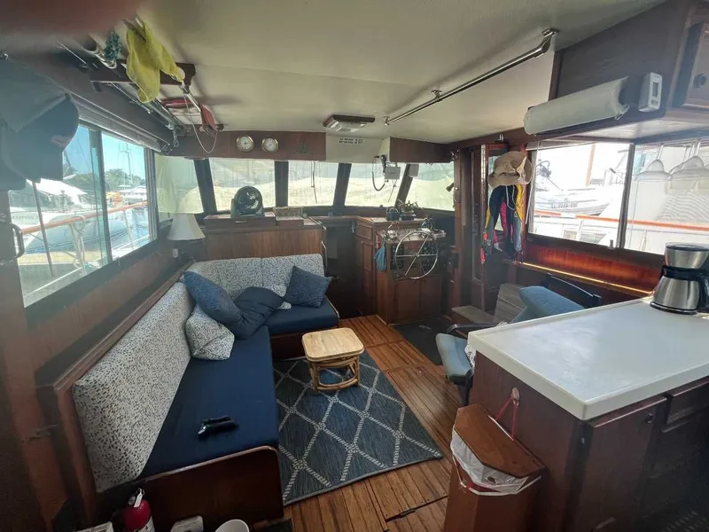Slide: The Image of Hatteras 42 Long Range Cruiser 1980 - 4