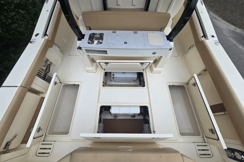 Slide: The Image of Scout 380 LXF 2020 - 14