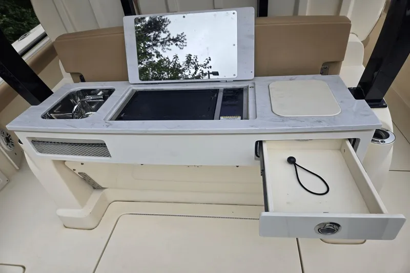 Slide: The Image of Scout 380 LXF 2020 - 17