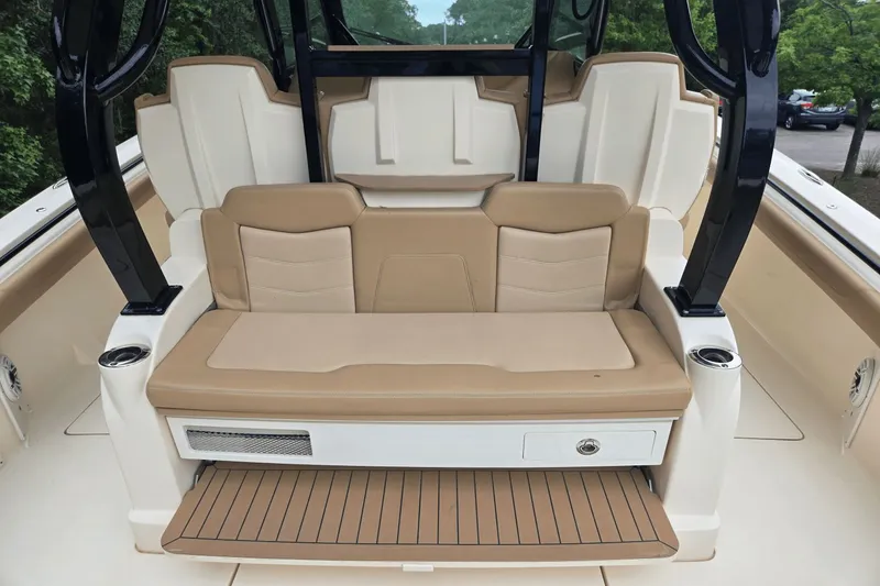 Slide: The Image of Scout 380 LXF 2020 - 18