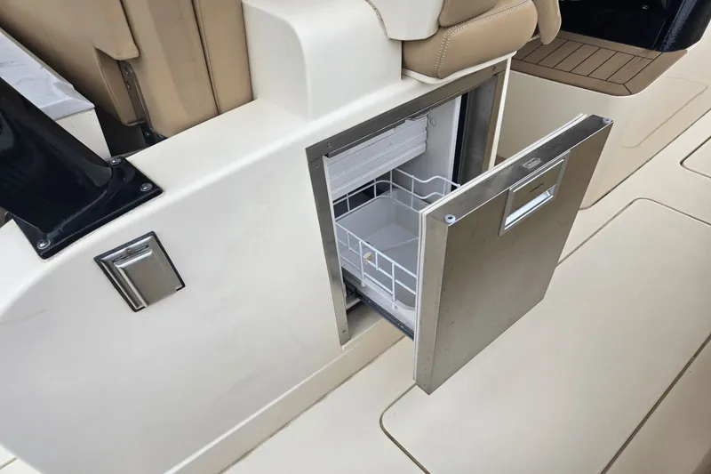 Slide: The Image of Scout 380 LXF 2020 - 23