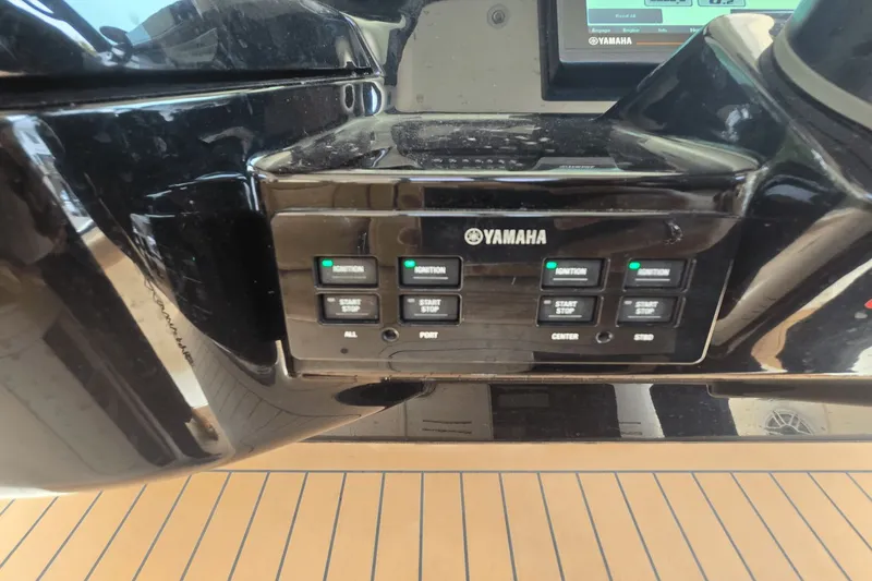 Slide: The Image of Scout 380 LXF 2020 - 33