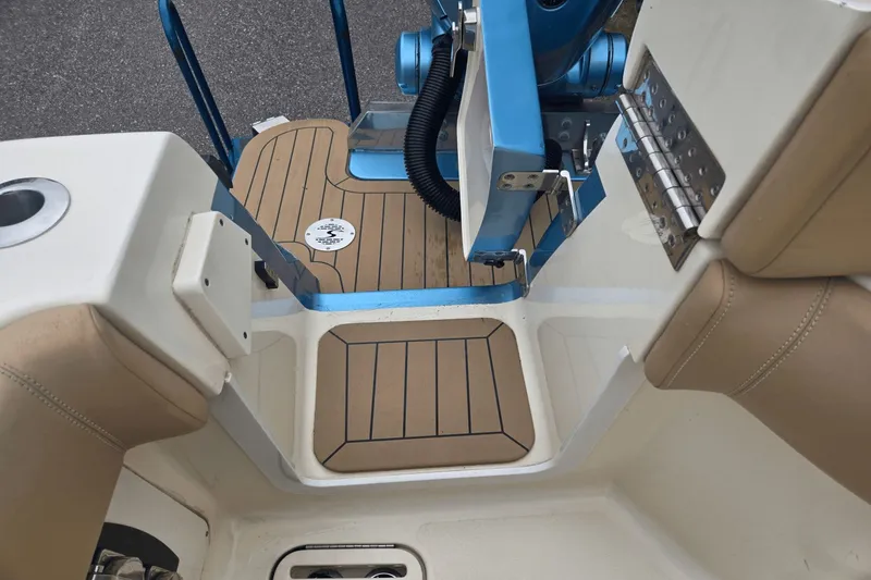 Slide: The Image of Scout 380 LXF 2020 - 7