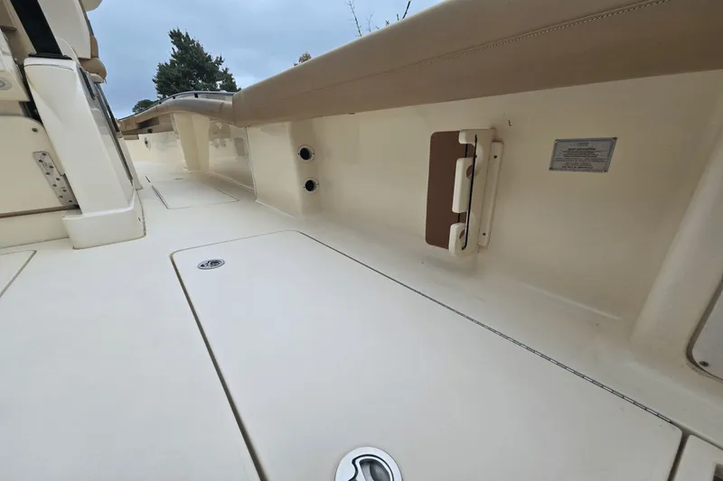 Slide: The Image of Scout 380 LXF 2020 - 8