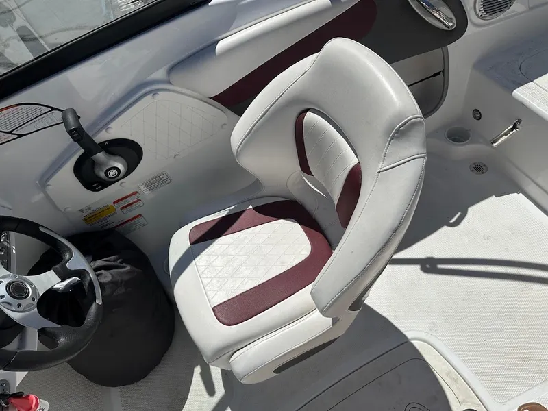 Slide: The Image of Interior of a 2018 Tahoe 500 TF boat featuring a white and maroon captain's chair. - 20