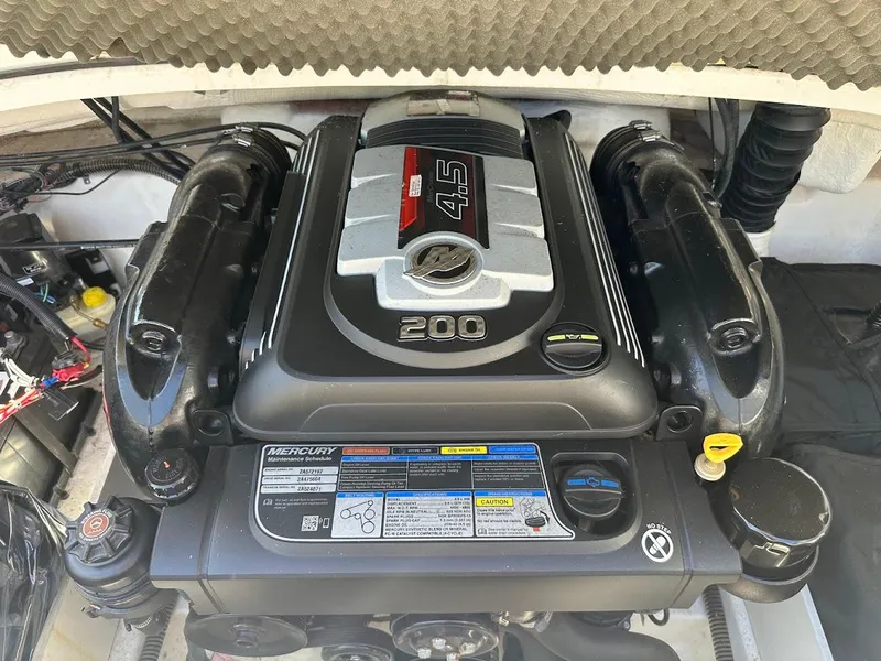 Slide: The Image of Engine of a 2018 Tahoe 500 TF boat, featuring a Mercury 4.5L 200 HP motor. - 32