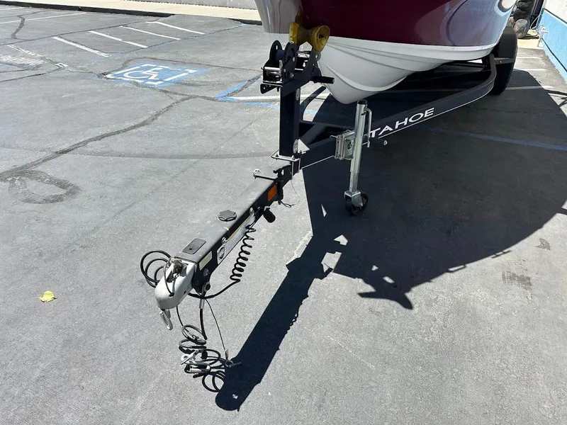 Slide: The Image of Trailer hitch of a 2018 Tahoe 500 TF boat in a parking lot. - 4