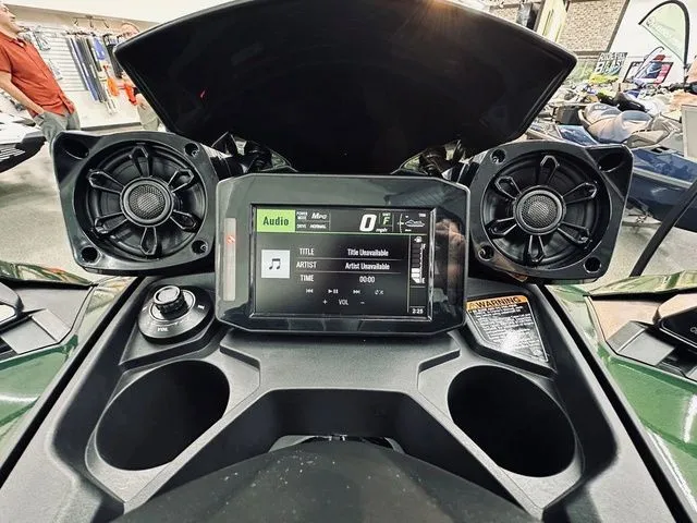 Slide: The Image of Kawasaki ULTRA 160LX 2025 - 6