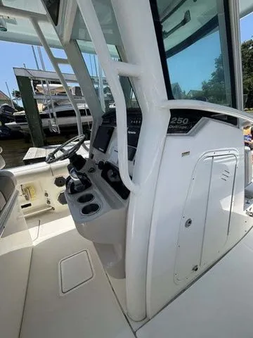 Slide: The Image of Boston Whaler 250 Outrage 2022 - 11