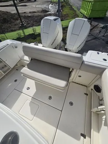 Slide: The Image of Boston Whaler 250 Outrage 2022 - 4