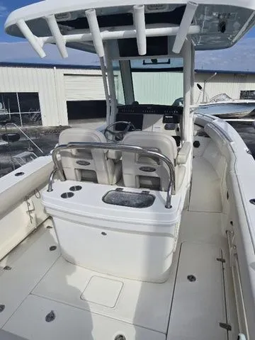 Slide: The Image of Boston Whaler 250 Outrage 2022 - 5