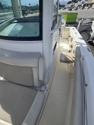 Slide: The Image of Boston Whaler 250 Outrage 2022 - 6