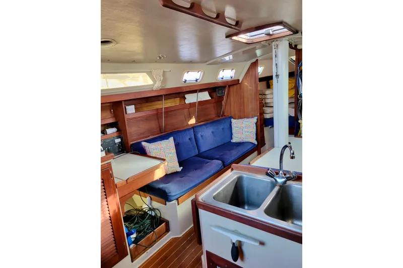 Slide: The Image of Catalina 34 MkII 1988 - 8