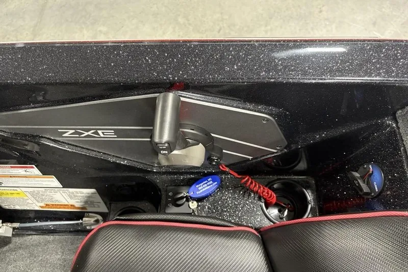 Slide: The Image of Control panel of 2026 Skeeter ZXE20 boat with throttle and ignition key. - 18