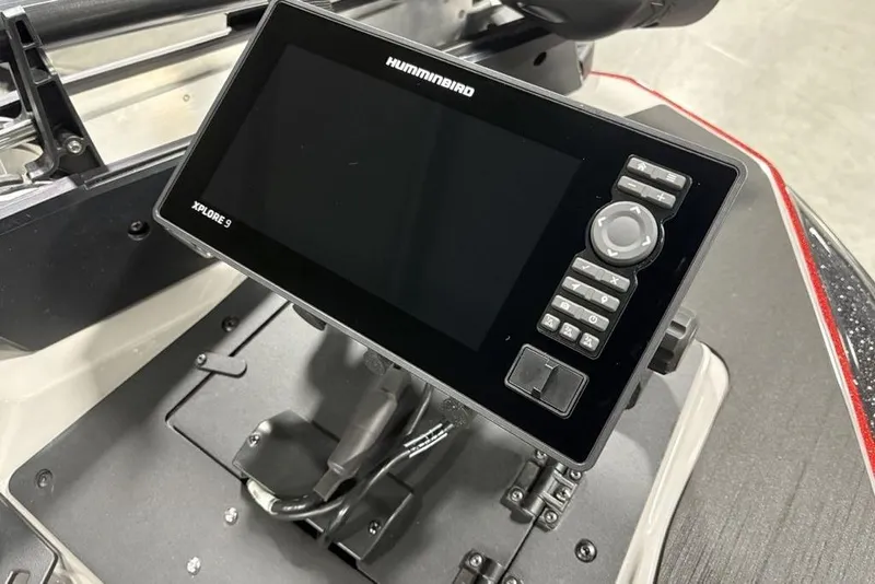 Slide: The Image of Humminbird Xplore 9 fishfinder on 2026 Skeeter ZXE20 boat dashboard. - 6
