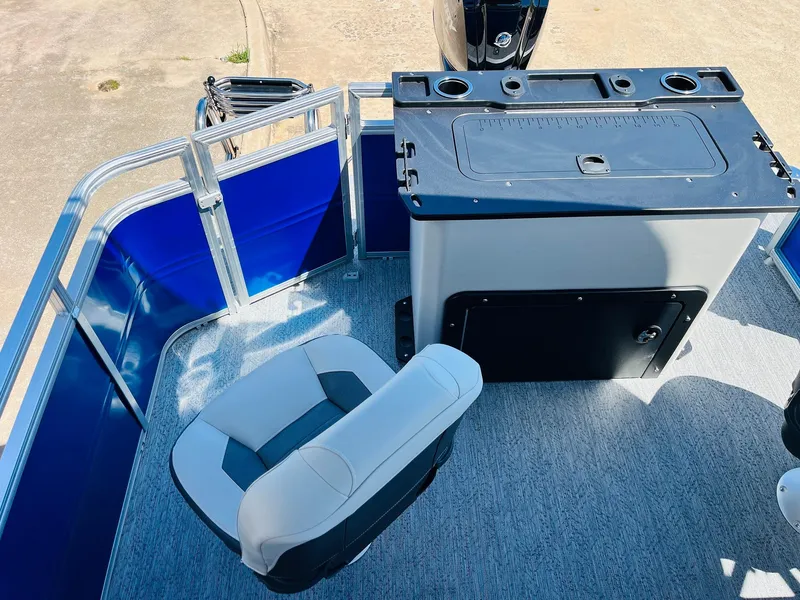 Slide: The Image of 2026 Sun Tracker Fishin' Barge 20 DLX interior with seating and fishing station. - 41