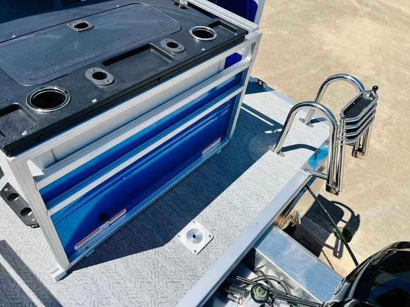 Slide: The Image of Sun Tracker Fishin' Barge 20 DLX 2026 - 51