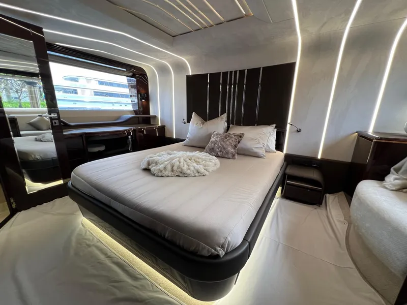 Slide: The Image of Galeon 680 Fly 2020 - 64