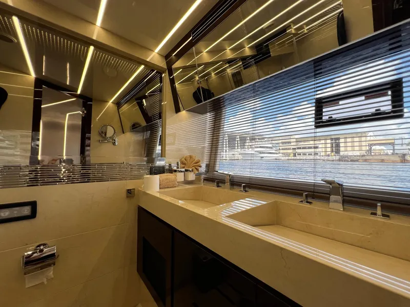 Slide: The Image of Galeon 680 Fly 2020 - 70