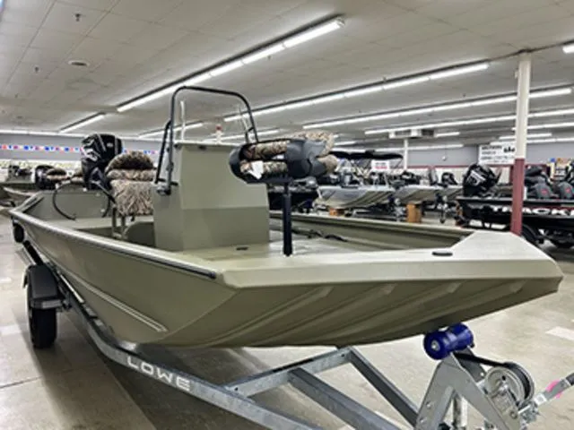 Slide: The Image of Lowe Roughneck RX1760 Pathfinder 2026 - 3