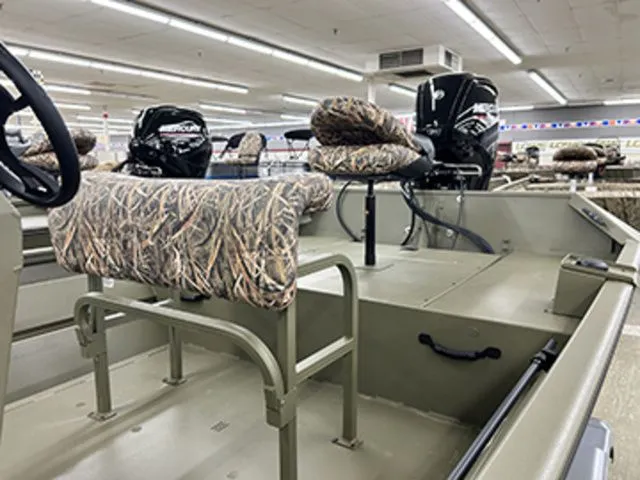 Slide: The Image of Lowe Roughneck RX1760 Pathfinder 2026 - 7