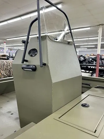 Slide: The Image of Lowe Roughneck RX1760 Pathfinder 2026 - 9