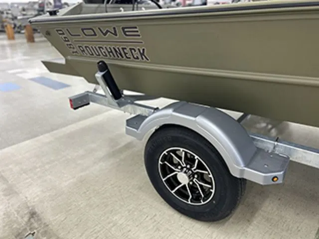 Slide: The Image of Lowe Roughneck RX1860 Tunnel Jet 2026 - 11