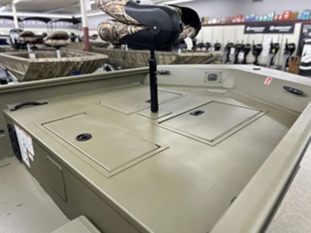 Slide: The Image of Lowe Roughneck RX1860 Tunnel Jet 2026 - 13