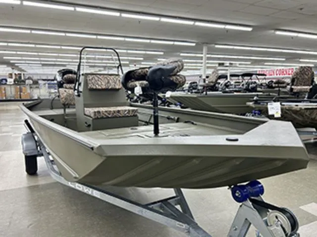 Slide: The Image of Lowe Roughneck RX1860 Tunnel Jet 2026 - 3