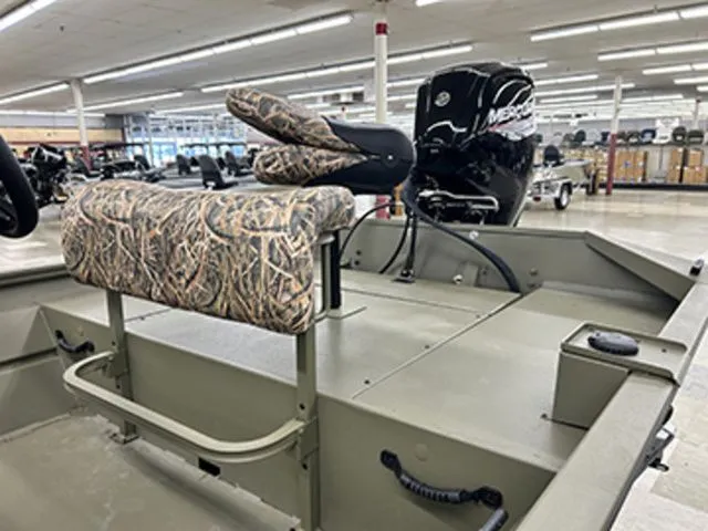 Slide: The Image of Lowe Roughneck RX1860 Tunnel Jet 2026 - 6