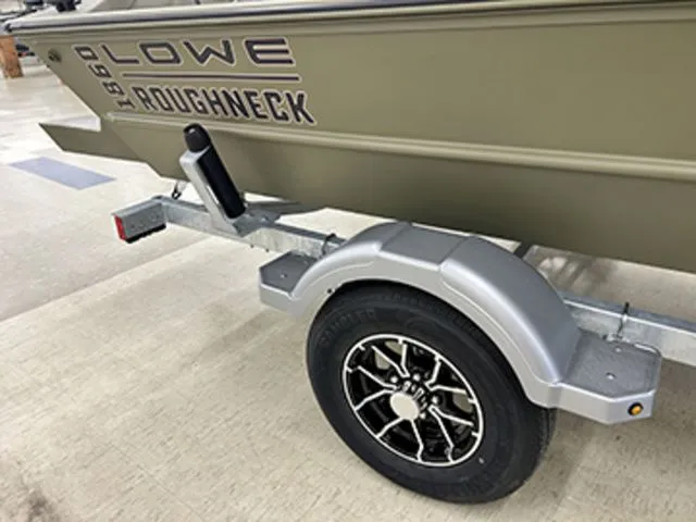 Slide: The Image of Lowe Roughneck RX1860 Tunnel Jet 2026 - 8