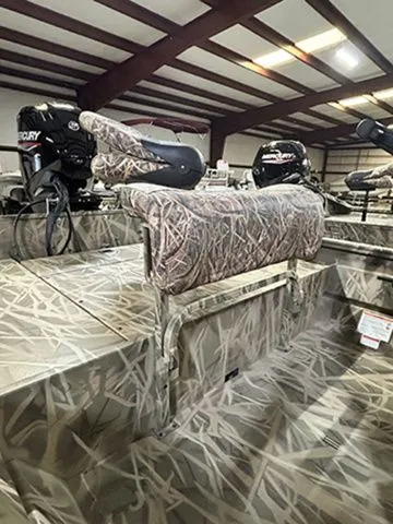 Slide: The Image of Lowe Roughneck RX1860 CC 2026 - 11