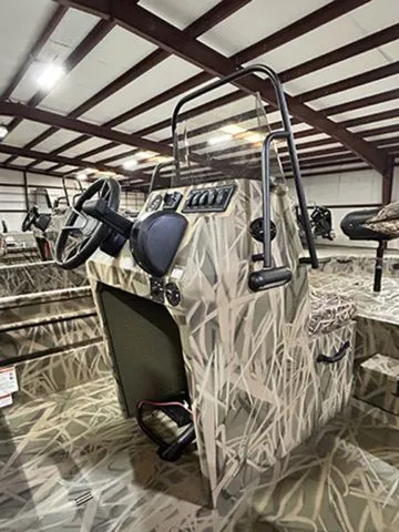 Slide: The Image of Lowe Roughneck RX1860 CC 2026 - 12