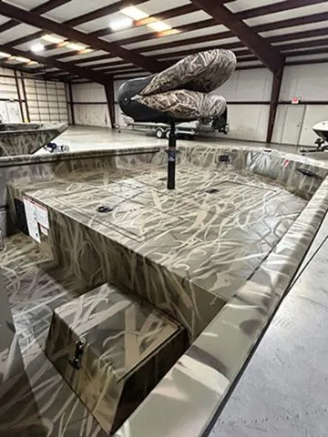 Slide: The Image of Lowe Roughneck RX1860 CC 2026 - 13