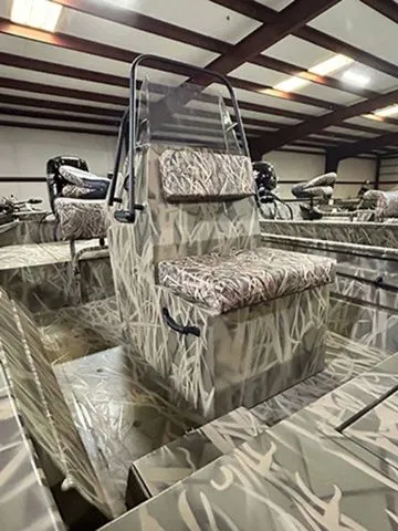 Slide: The Image of Lowe Roughneck RX1860 CC 2026 - 14