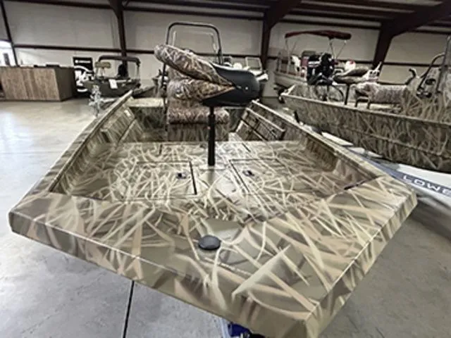 Slide: The Image of Lowe Roughneck RX1860 CC 2026 - 2