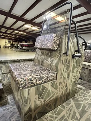 Slide: The Image of Lowe Roughneck RX1860 CC 2026 - 4