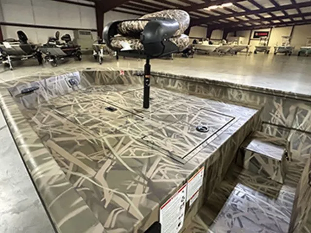 Slide: The Image of Lowe Roughneck RX1860 CC 2026 - 5