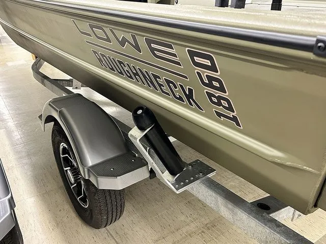 Slide: The Image of Lowe Roughneck RX1860 CC 2026 - 10