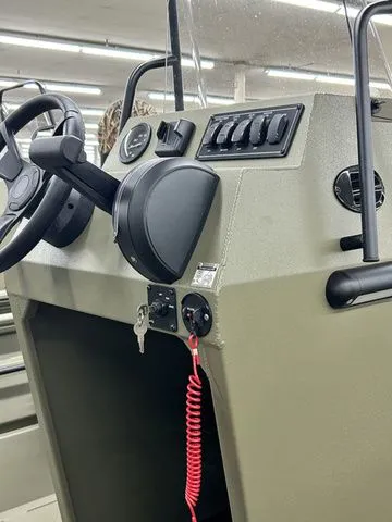 Slide: The Image of Lowe Roughneck RX1860 CC 2026 - 5