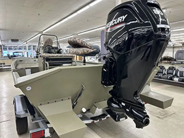 Slide: The Image of Lowe Roughneck RX1860 Tunnel Jet 2026 - 10